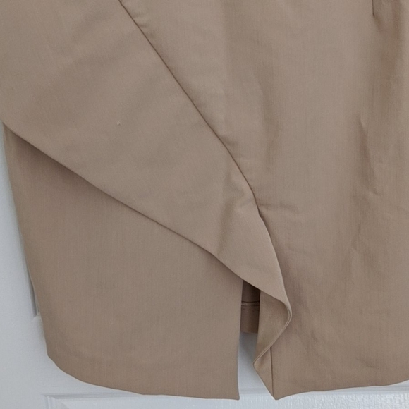 NWT beige dress with peplum side and front slit - Picture 3 of 4